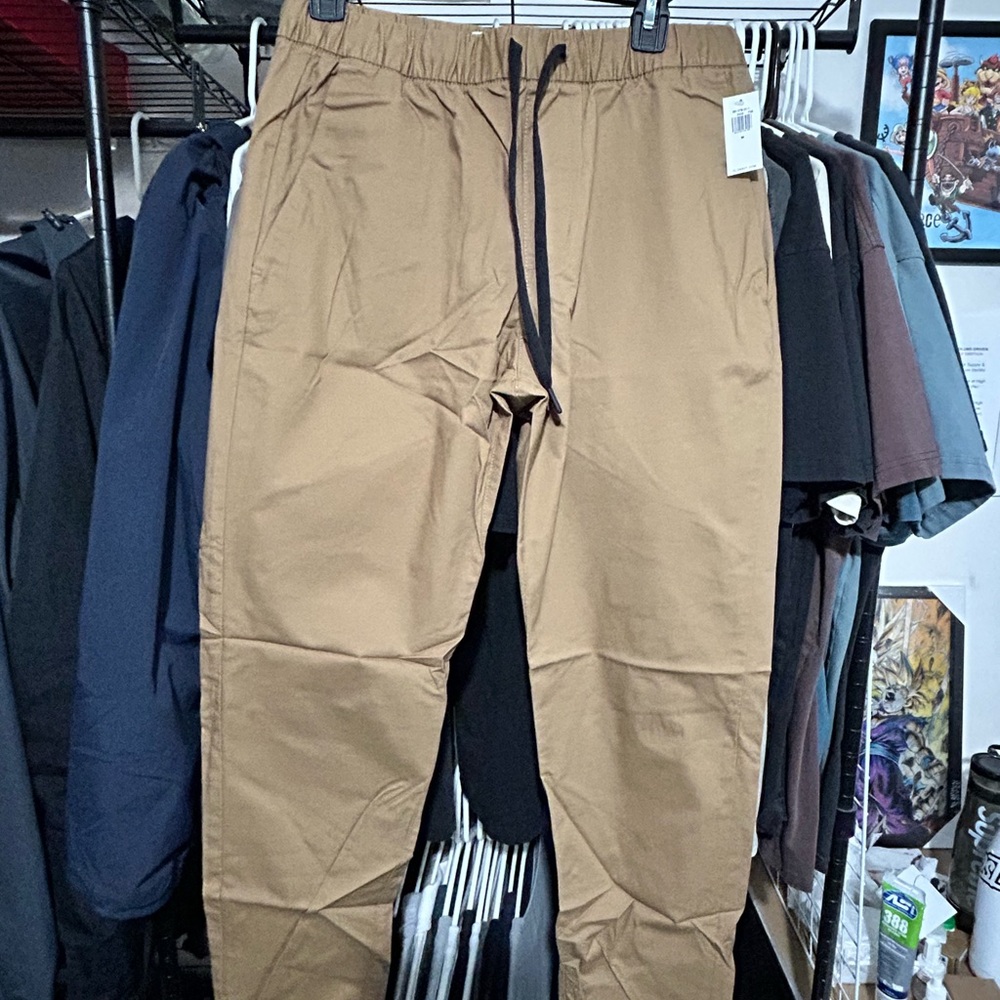 New Old Navy Athletic Ultimate Tech Built-in Flex Chino Pants Medium Dark Tan